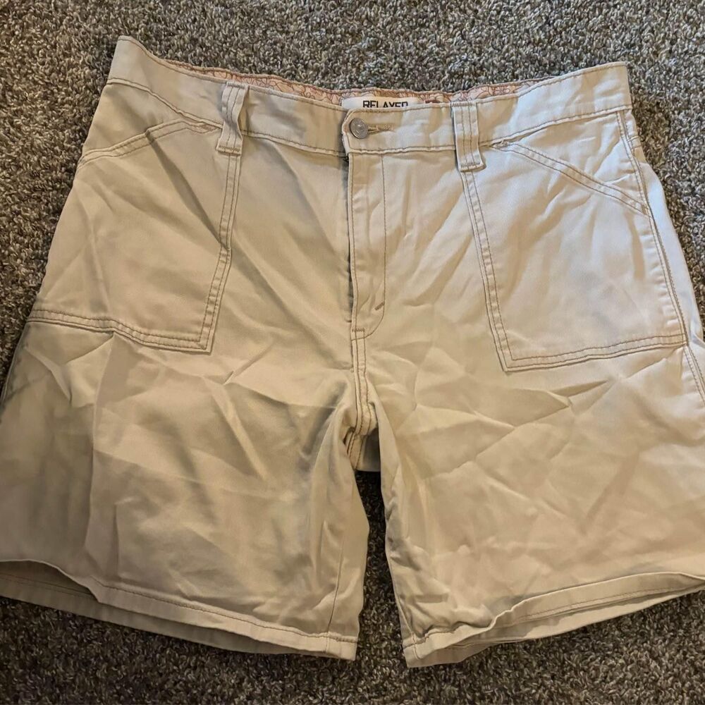 Levis 550 relaxed khaki beige tan shorts size 16